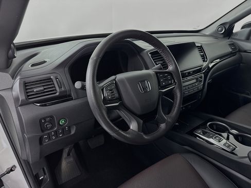 Certified 2025 Honda Ridgeline Black Edition image 9