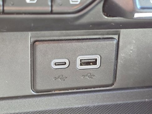 Used 2024 Chevrolet Suburban Premier image 6