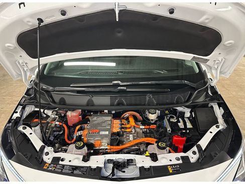 Used 2023 Chevrolet Bolt LT w/ Infotainment Package FWD image 4