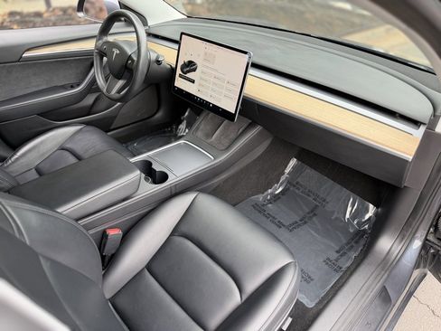 Used 2021 Tesla Model 3 Standard Range Plus image 32