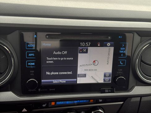 Used 2017 Toyota Tacoma TRD Sport w/ Premium & Technology Package image 18