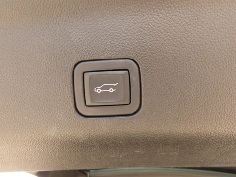 Used 2024 GMC Yukon XL Denali w/ Denali Reserve Package AWD/4WD image 13