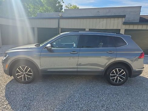 Used 2021 Volkswagen Tiguan SE w/ Panoramic Sunroof Package AWD/4WD image 2