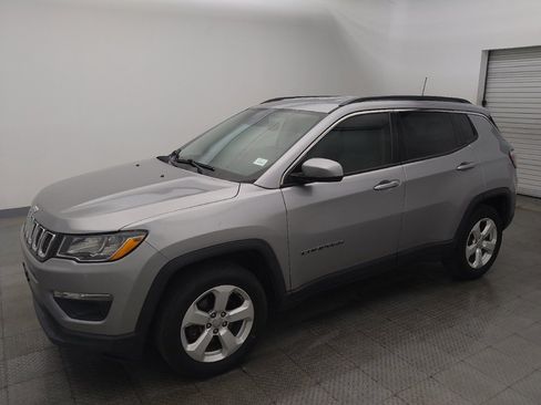 Used 2018 Jeep Compass Latitude FWD image 2