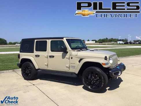 Used 2022 Jeep Wrangler Unlimited Sahara w/ Cold Weather Group image 1