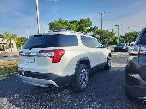 Used 2023 GMC Acadia SLT w/ Technology Package FWD image 4