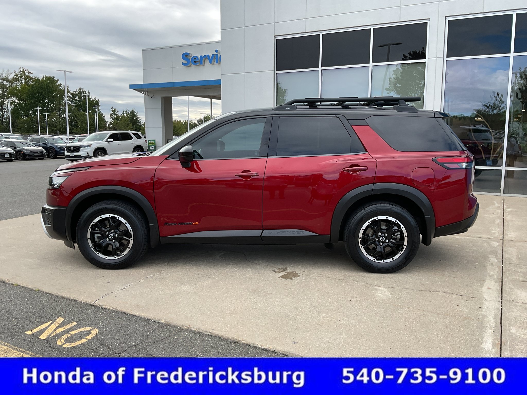 Used 2023 Nissan Pathfinder Rock Creek AWD/4WD image 3