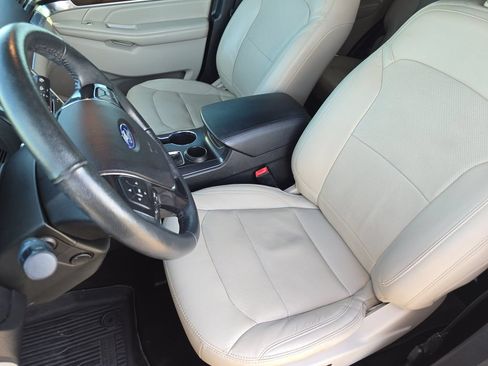 Used 2018 Ford Explorer Limited w/ Equipment Group 301A FWD image 16