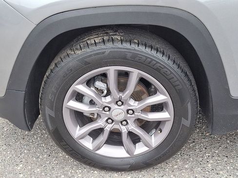 Used 2024 GMC Terrain SLT AWD/4WD image 8