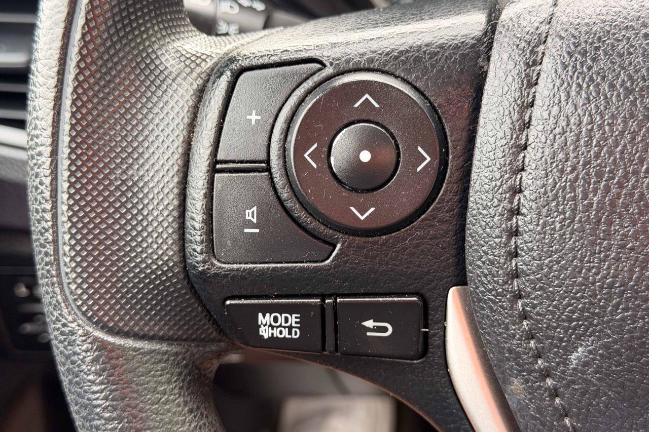 Used 2016 Toyota Corolla L FWD image 21