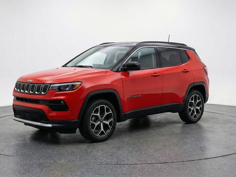 Used 2025 Jeep Compass Limited AWD/4WD image 3