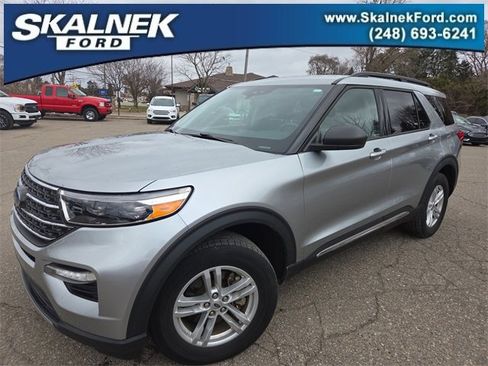 Certified 2022 Ford Explorer XLT w/ Equipment Group 202A image 1