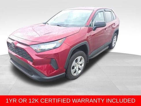 Used 2022 Toyota RAV4 LE FWD image 1