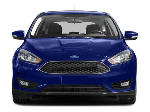 Used 2016 Ford Focus SE w/ SE Sport Package FWD image 4