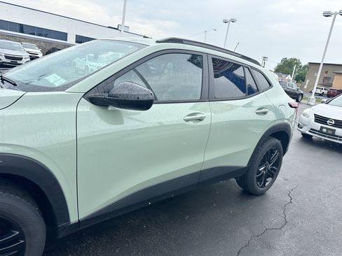 Used 2024 Chevrolet Trax ACTIV w/ Driver Confidence Package FWD image 5