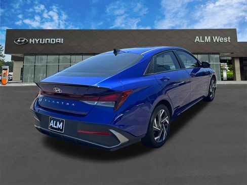 Used 2025 Hyundai Elantra Sport FWD image 5