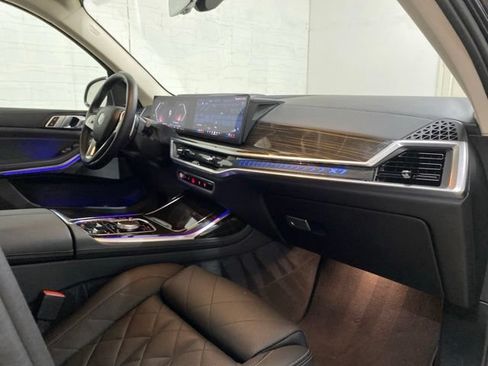 Used 2025 BMW X7 xDrive40i w/ Premium Package AWD/4WD image 26