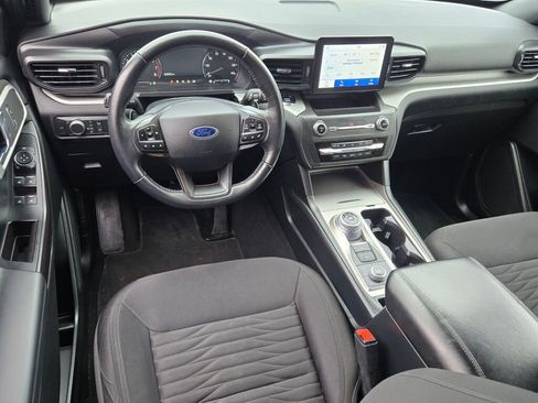 Used 2020 Ford Explorer XLT image 18
