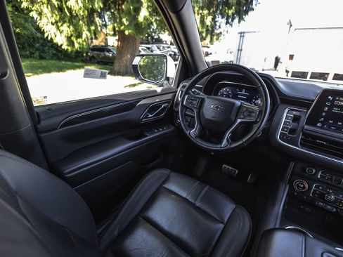 Used 2022 Chevrolet Tahoe RST w/ Luxury Package AWD/4WD image 20