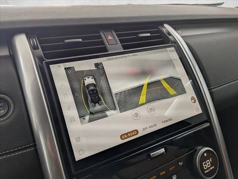 New 2025 Land Rover Discovery Dynamic SE image 17