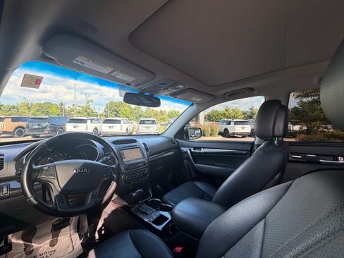 Used 2014 Kia Sorento EX w/ EX V6 Touring Package AWD/4WD image 11
