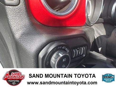 Used 2020 Jeep Gladiator Rubicon AWD/4WD image 15