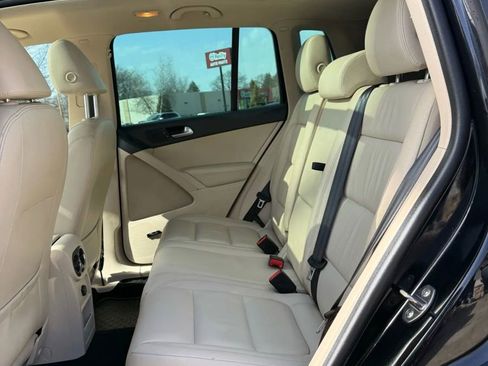 Used 2017 Volkswagen Tiguan SEL image 12