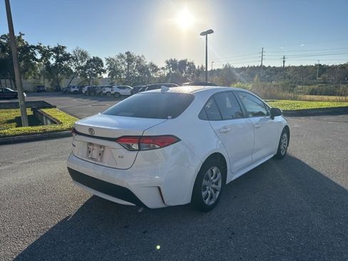 Used 2021 Toyota Corolla LE image 5