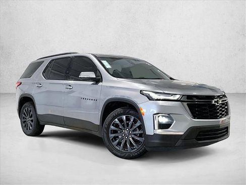 Used 2023 Chevrolet Traverse RS FWD image 12