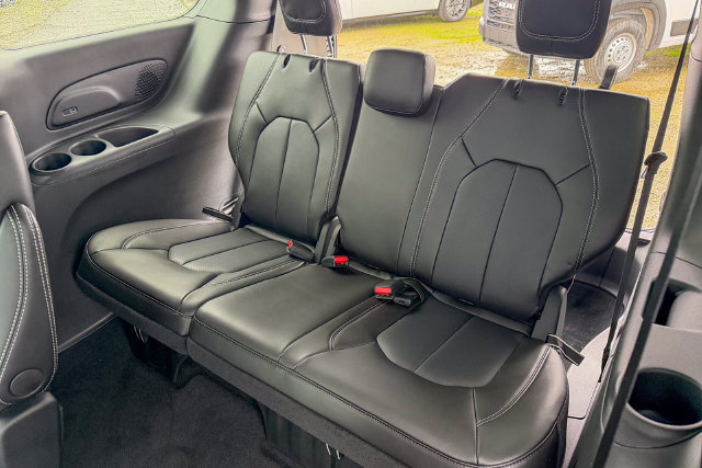 New 2026 Chrysler Pacifica Select FWD image 22
