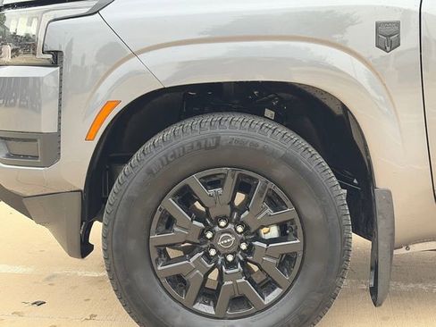 Used 2026 Nissan Frontier SV image 5