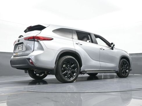 Used 2022 Toyota Highlander L image 61