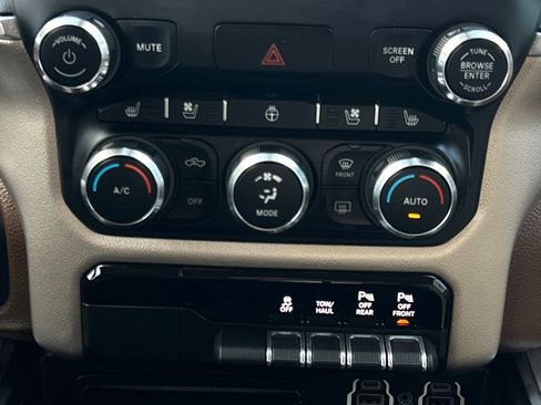 Used 2019 RAM 1500 Laramie AWD/4WD image 28