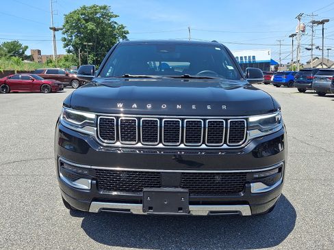 Used 2024 Jeep Wagoneer L Series III w/ Flexible Seating Group AWD/4WD image 2