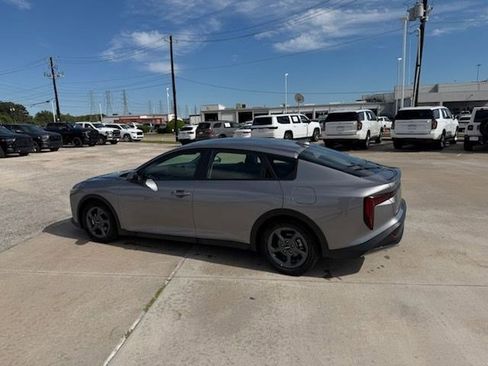 Used 2025 Kia K4 LXS image 5