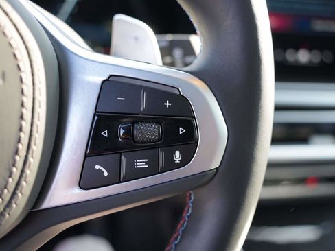 Used 2025 BMW X7 M60i image 23