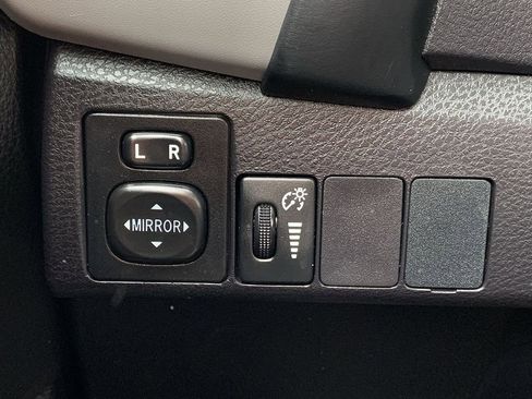 Used 2017 Toyota Corolla LE FWD image 15