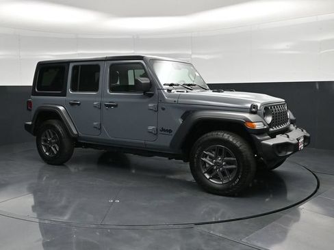 Used 2025 Jeep Wrangler Unlimited Sport AWD/4WD image 3
