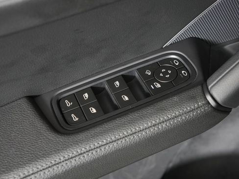 Certified 2024 Porsche Cayenne AWD/4WD image 19