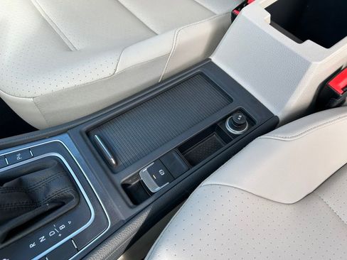 Used 2015 Volkswagen e-Golf SEL Premium image 27