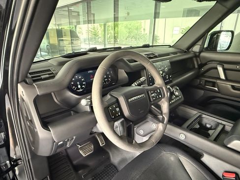 Used 2022 Land Rover Defender 110 V8 AWD/4WD image 4