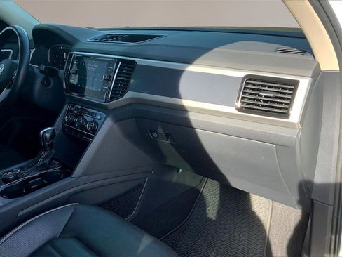 Used 2022 Volkswagen Atlas SEL Premium image 17
