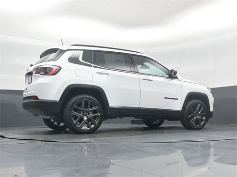 New 2026 Jeep Compass Latitude image 39