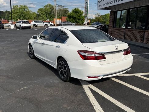 Used 2017 Honda Accord EX-L image 4