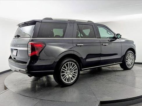 Used 2024 Ford Expedition Limited image 7