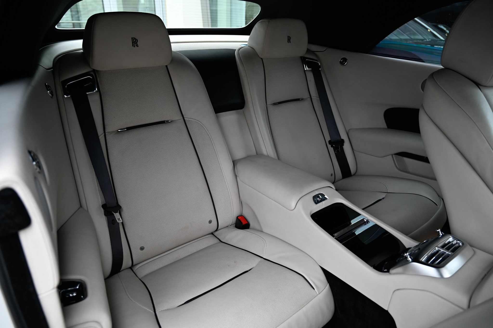 Used 2018 Rolls-Royce Dawn RWD image 47