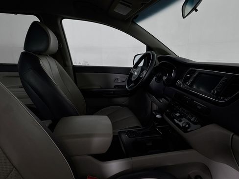 Used 2018 Kia Sedona LX w/ LX Essentials Premium Package FWD image 49