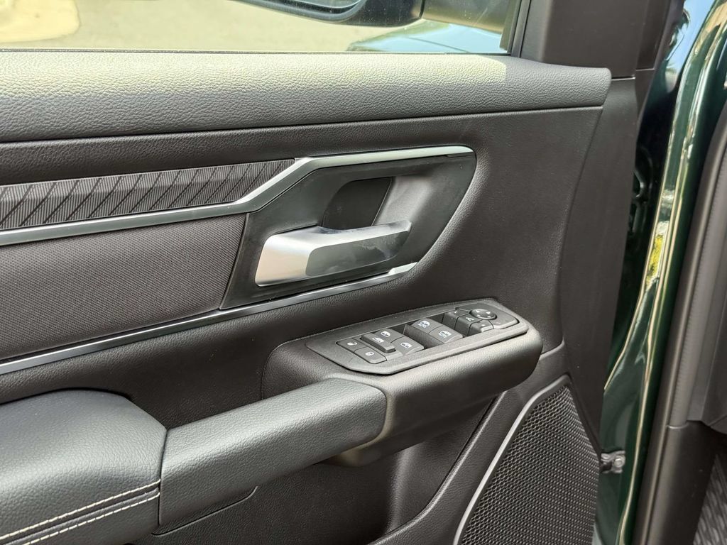 New 2027 RAM 1500 4x4 Crew Cab image 32