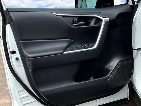 Used 2024 Toyota RAV4 LE image 22