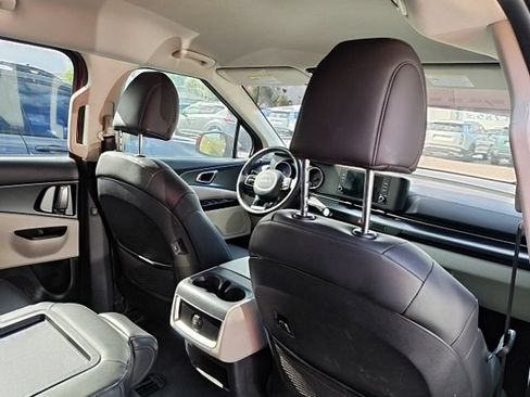 Used 2024 Kia Carnival LX FWD image 26